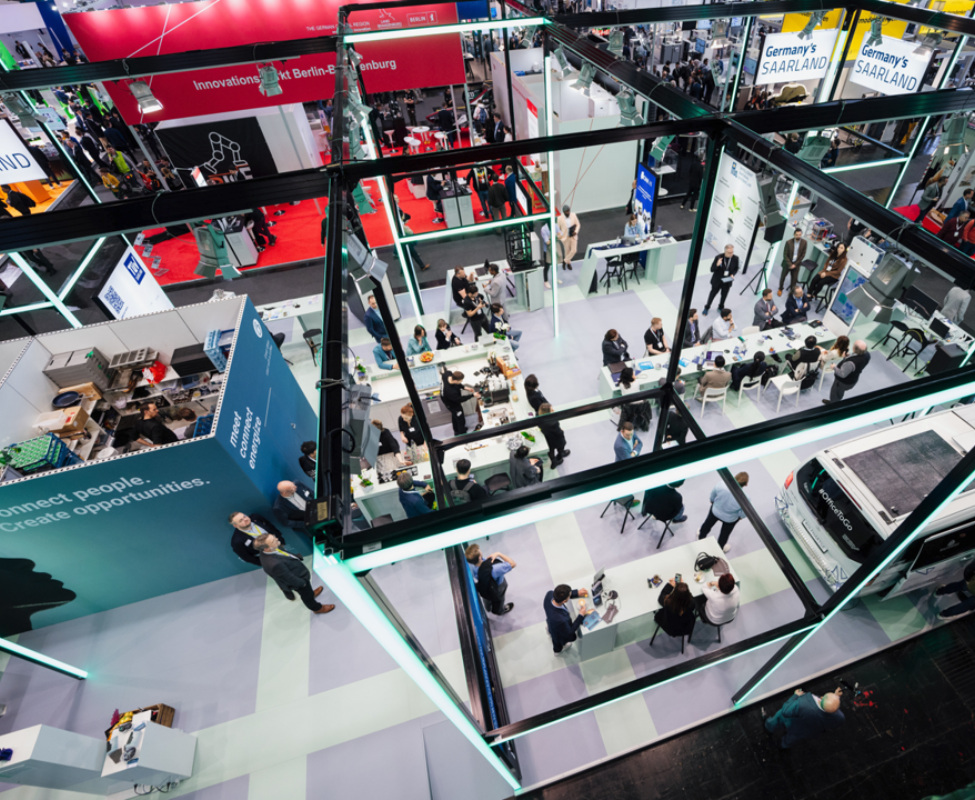Foto von oben auf den Messestand Germany's Saarland auf der IAA 2025