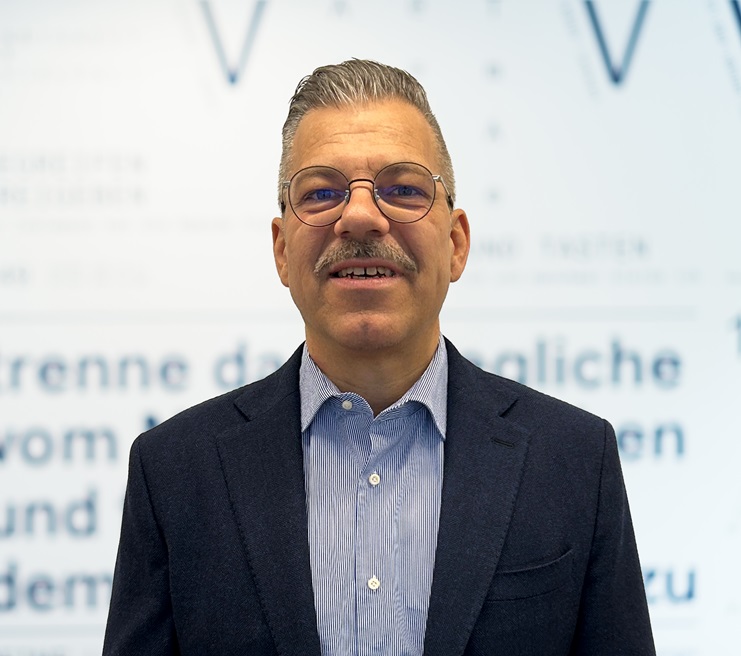 Portraitfoto von Markus Scheibenzuber
